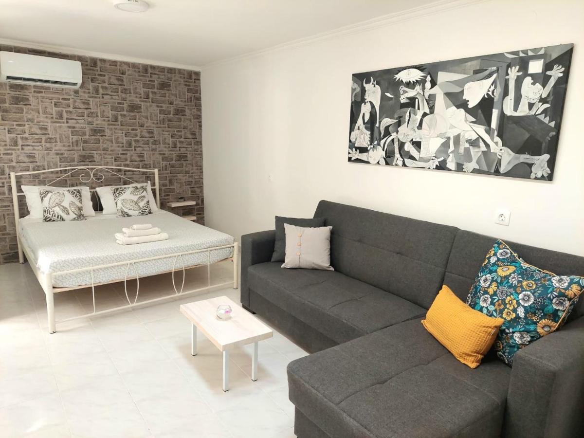 S For Studio - Detached, Close To City Center Chania  Bagian luar foto
